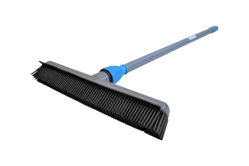 Rubberen bezem met steel